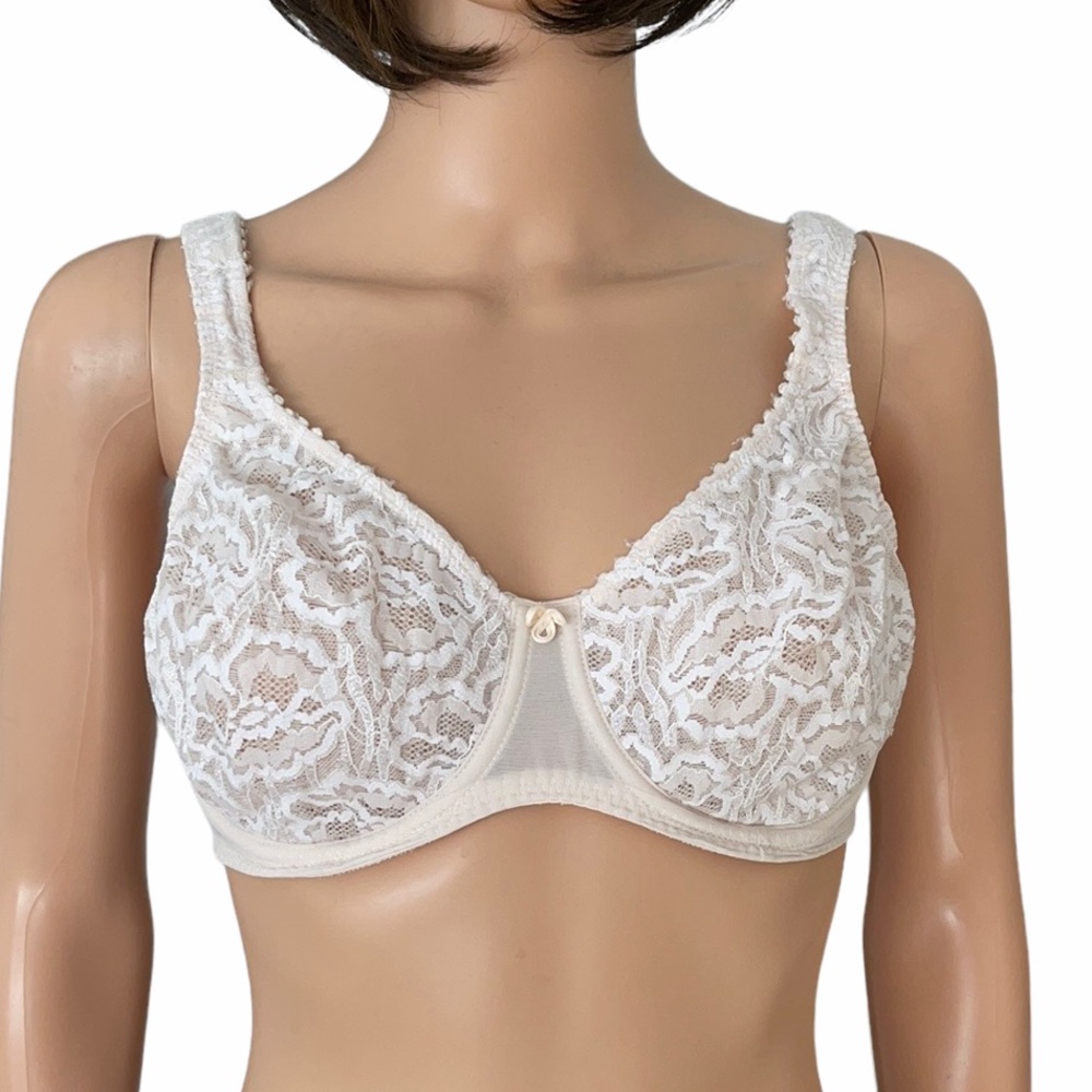 Rosa Faia lace bra designed in Germany